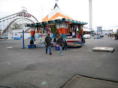 Dis-Astroland! Sitt’s Coney ‘Festival’ falls short