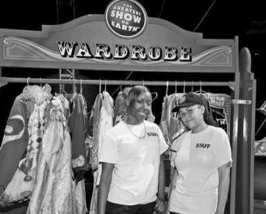 Local teens cash a bigâˆ’top paycheck at the circus