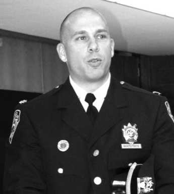 NYPD commish smiles on 70th Precinct crimeâˆ’busters