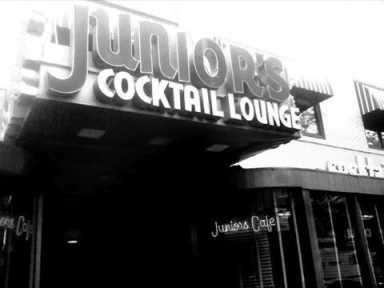 Junior’s signature cheesecake keeps ‘em in the green