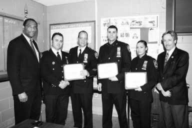 Cops intercept curious trio, uncover illegal weapon