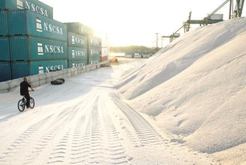 Stevedores using salt to be more appetizing, waterfront rival sez