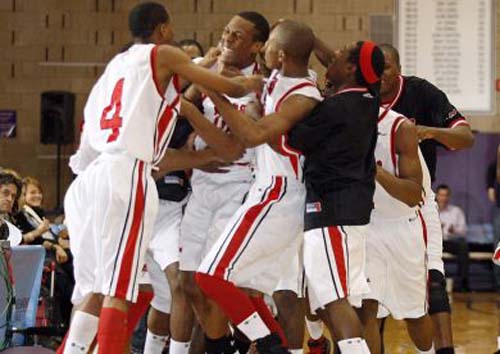 Roos win at the buzzer – 3-pointer lifts Boys & Girls over Orange Wave