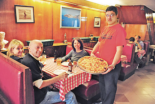 Sam S Closing Fuhgedaboudit Legendary Pizzeria Quashes Rumors