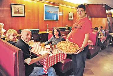 Sam’s closing? Fuhgedaboudit! Legendary pizzeria quashes rumors (and, perhaps, our kneecaps)