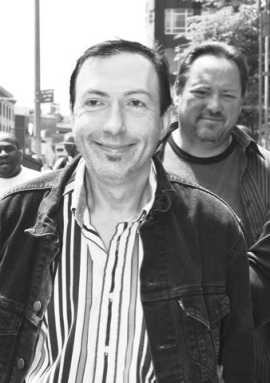 Prison stripes loom for crossâˆ’dressing con artist