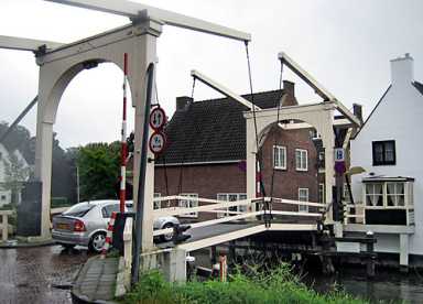 Bridge debate to nowhere