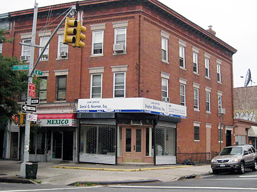 Signs Say That Dibrienza Is No Longer On The Dole Brooklyn Paper