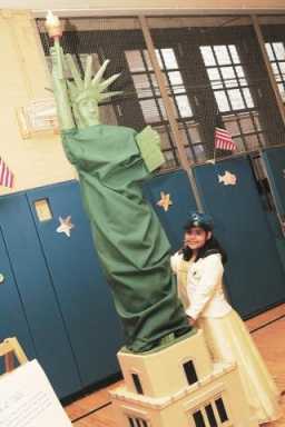 P.S. 177’s Yankeeâˆ’doodle salute to the flag