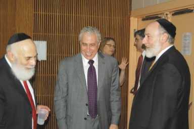 UJAâˆ’Federation comes to the aid of financiallyâˆ’strapped