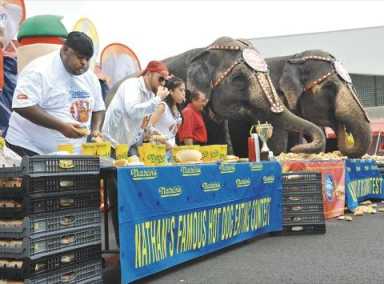 Chestnut sets record; out-chomps Kobayashi