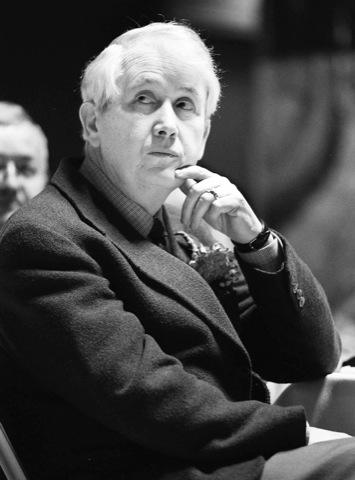 Acclaimed Brooklyn-born author Frank McCourt dies