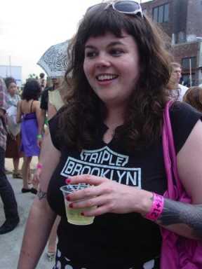 Fans Storm Stage, Storms Storm Fans