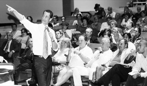 Weiner argues for single-payer health care reform at town hall