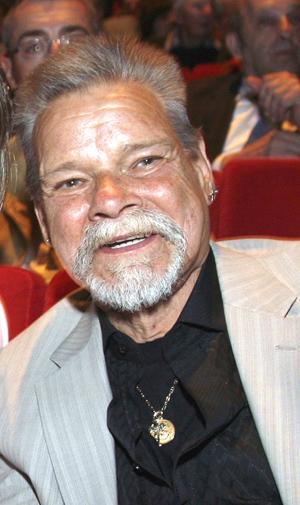 New effort to honor late poet laureate