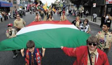 Italian pride on parade along Colombo Blvd.