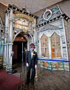 Boo! Check into the ‘Gravesend Inn’