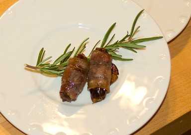 Who says bacon can’t get dates?