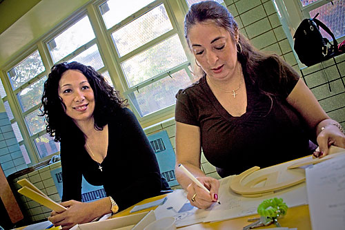 Teachers learn write from wrong at this cursive class