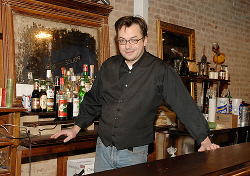 It’s ‘Station’ to station at liquorless music hall