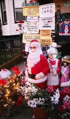 A holly, jolly holiday display%A0