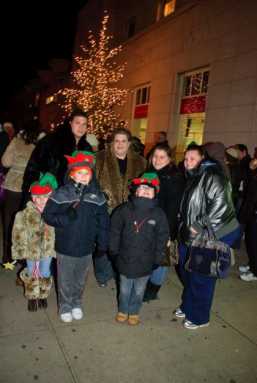 Spirit of the season burns bright on Bay Ridge parkway%A0