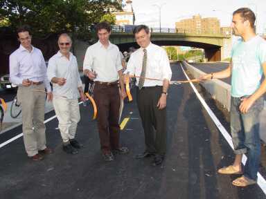A new way to the Manhattan Bridge