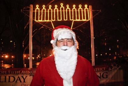 Santa claus comes to town; fans rejoice!