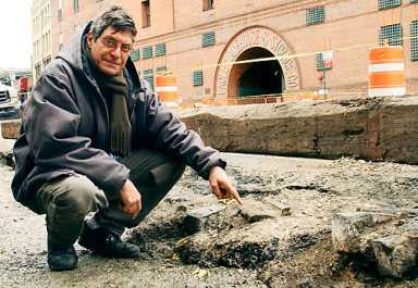 Trolley trash! Workers tear up history near Brooklyn Bridge Park