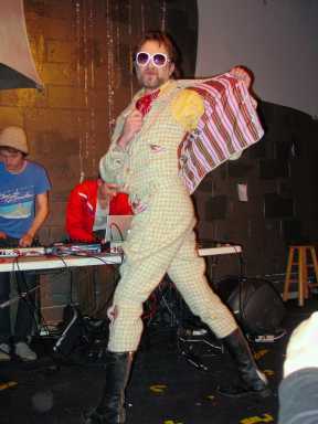 Burg Fashion Weekend, Clothes Included