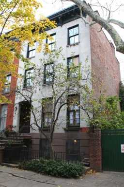 Norah Jones home sparks push for Landmark changes