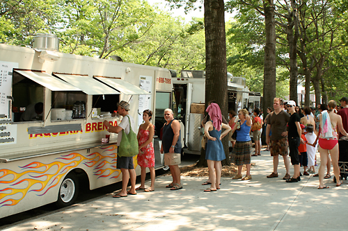 Hook vendors return — cut by half! Foodies enraged