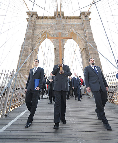 A big cross on the Great Bridge
