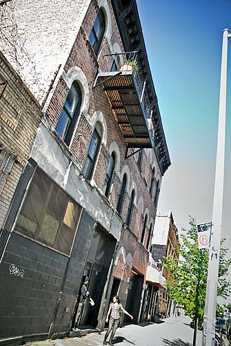 Anarchy in the BK! Two rebels arrested at Thames Street ‘collective’ on eve of festival