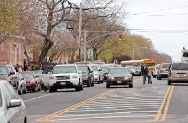 Stop light being considered for Gerritsen Avenue