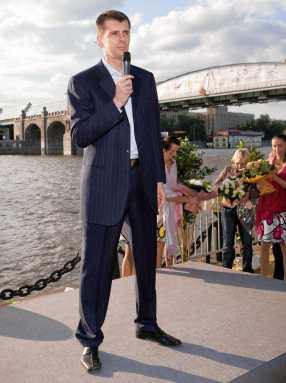 Nothin’ but nyet! Jersey lawmaker says Ratner’s savior is illegally in bed with Mugabe!