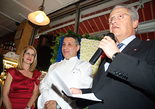 C’est si bon! Frenchman wins big award — on Smith Street!