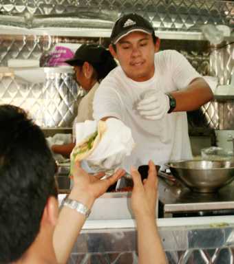 Hook vendors return — cut by half! Foodies enraged