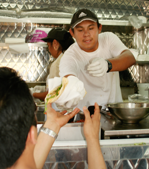 Hook vendors return — cut by half! Foodies enraged