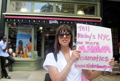 Mud-slinging on Montague! Protesters say Ricky’s backs Israel’s ‘illegal’ occupation