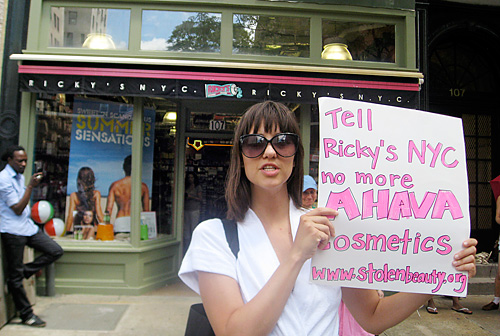 Mud-slinging on Montague! Protesters say Ricky’s backs Israel’s ‘illegal’ occupation