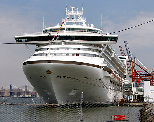 Four-hour delays at cruise terminal as longshoremen call in sick