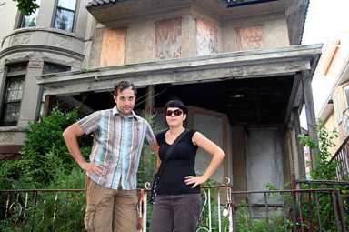 Horror house on 79th Street inflicts raccoons, skeeters and mold on neighbors