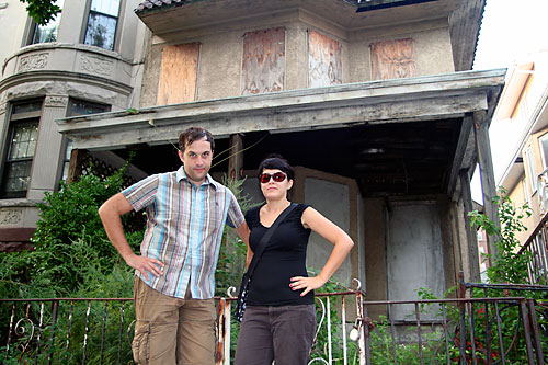 Horror house on 79th Street inflicts raccoons, skeeters and mold on neighbors