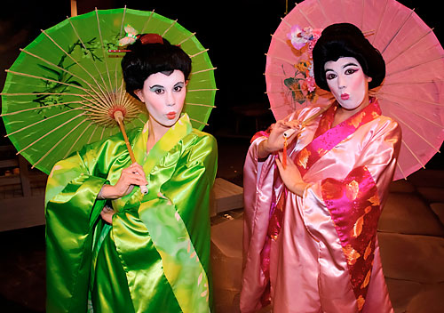 Heights Players’ ‘Mikado’ is riotous good fun