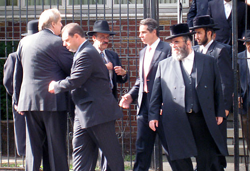 Lopez, under investigation, chases his tormentor Cuomo