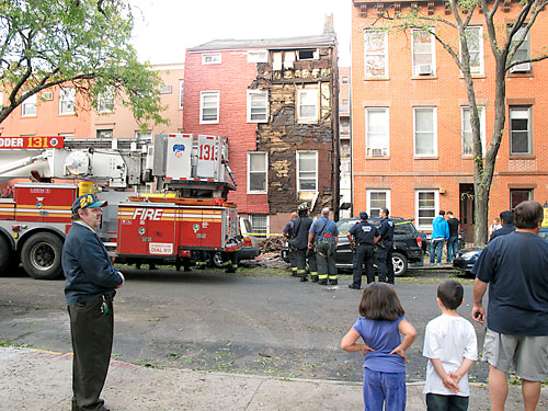 Face-off! Residents evacuated from Sackett St building in facade collapse