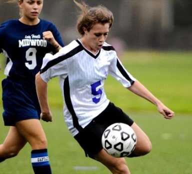 Big second half keeps Goldstein’s title hopes alive