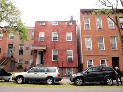 Face-off! Residents evacuated from Sackett St building in facade collapse
