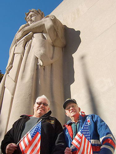 Vets outraged by fallen war memorial in Brooklyn Heights